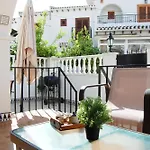 Дом отдыха Anchor House 5 Min From The Sea Торевьиа